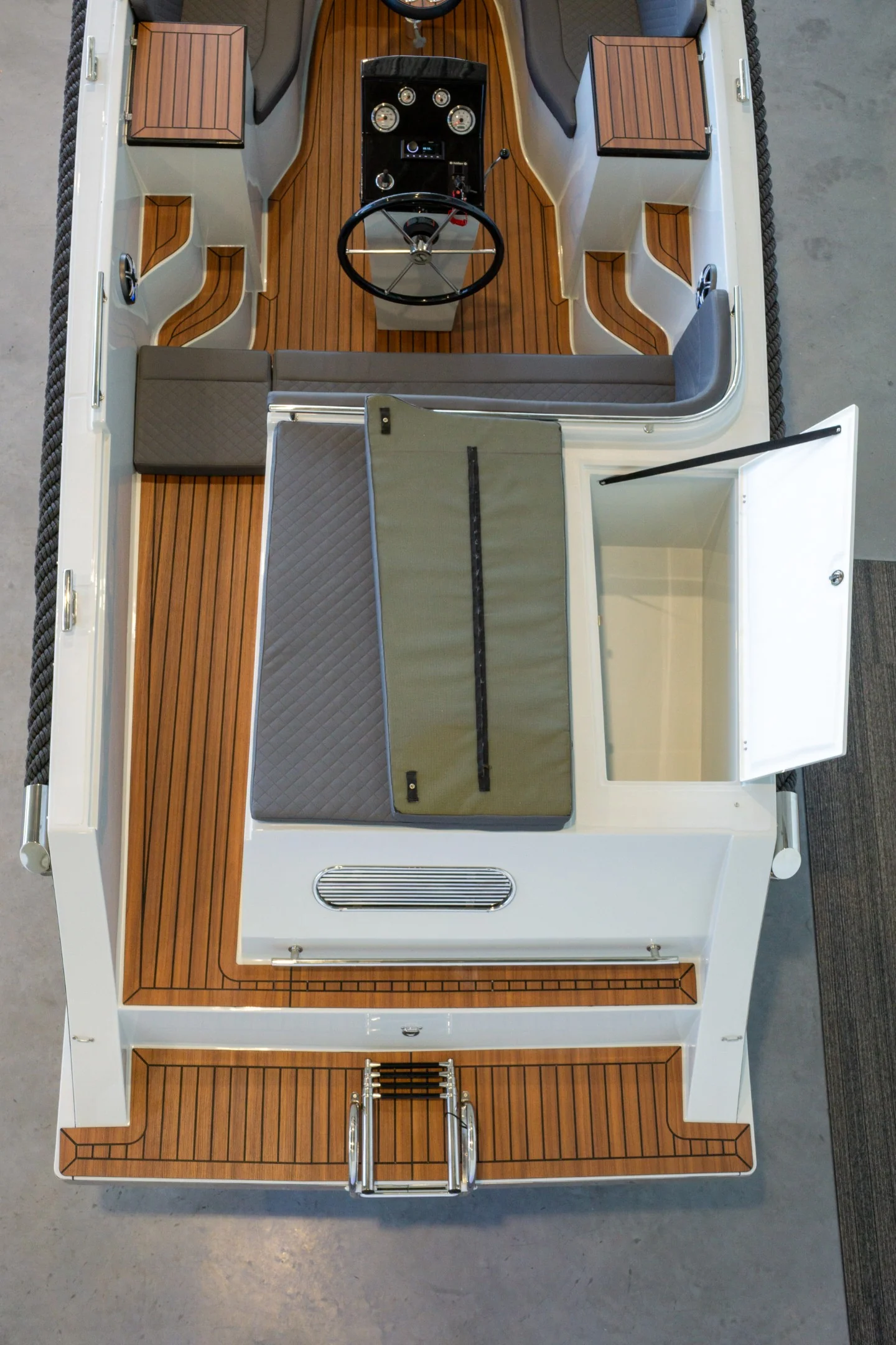 Reitdieper 735 Tender - Image 18