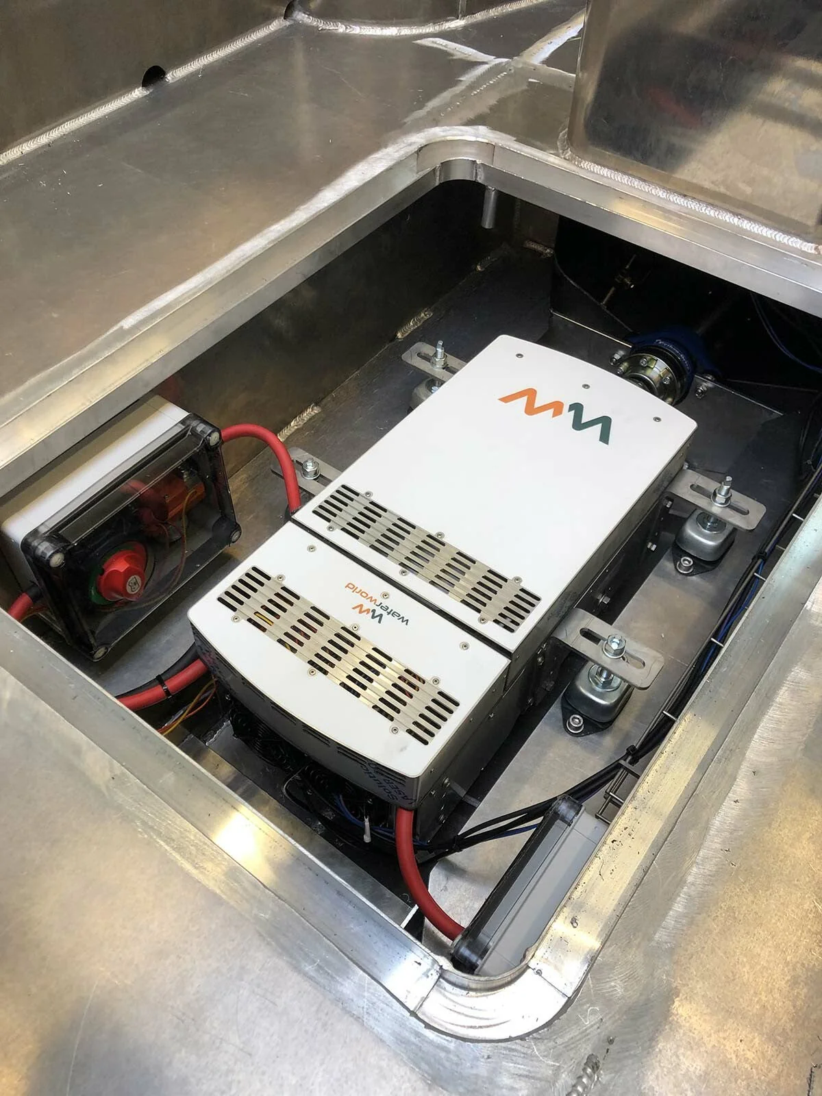 Waterworld 4.0 i/h 10.0 i/h 20.0 i/h (hybride) elektrische binnenboordmotor 5 - 20 kW 48V - Image 26